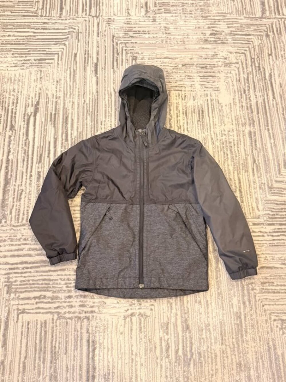 The North Face boys youth small 7/8 black/gray Sherpa lined waterproof coat